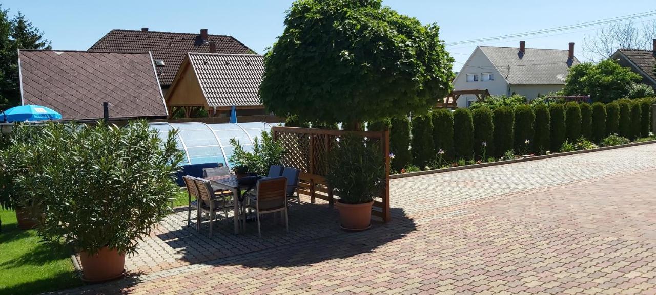 Holp Panzio Hotel Balatonfoldvar Exterior photo
