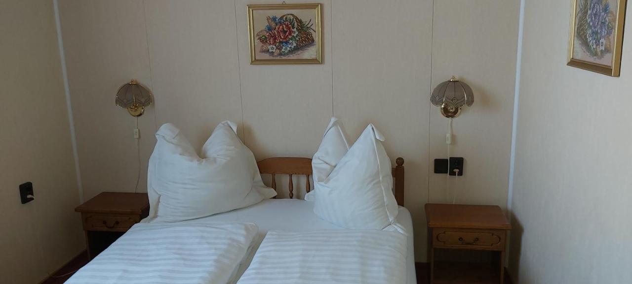 Holp Panzio Hotel Balatonfoldvar Exterior photo