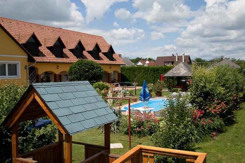 Holp Panzio Hotel Balatonfoldvar Exterior photo