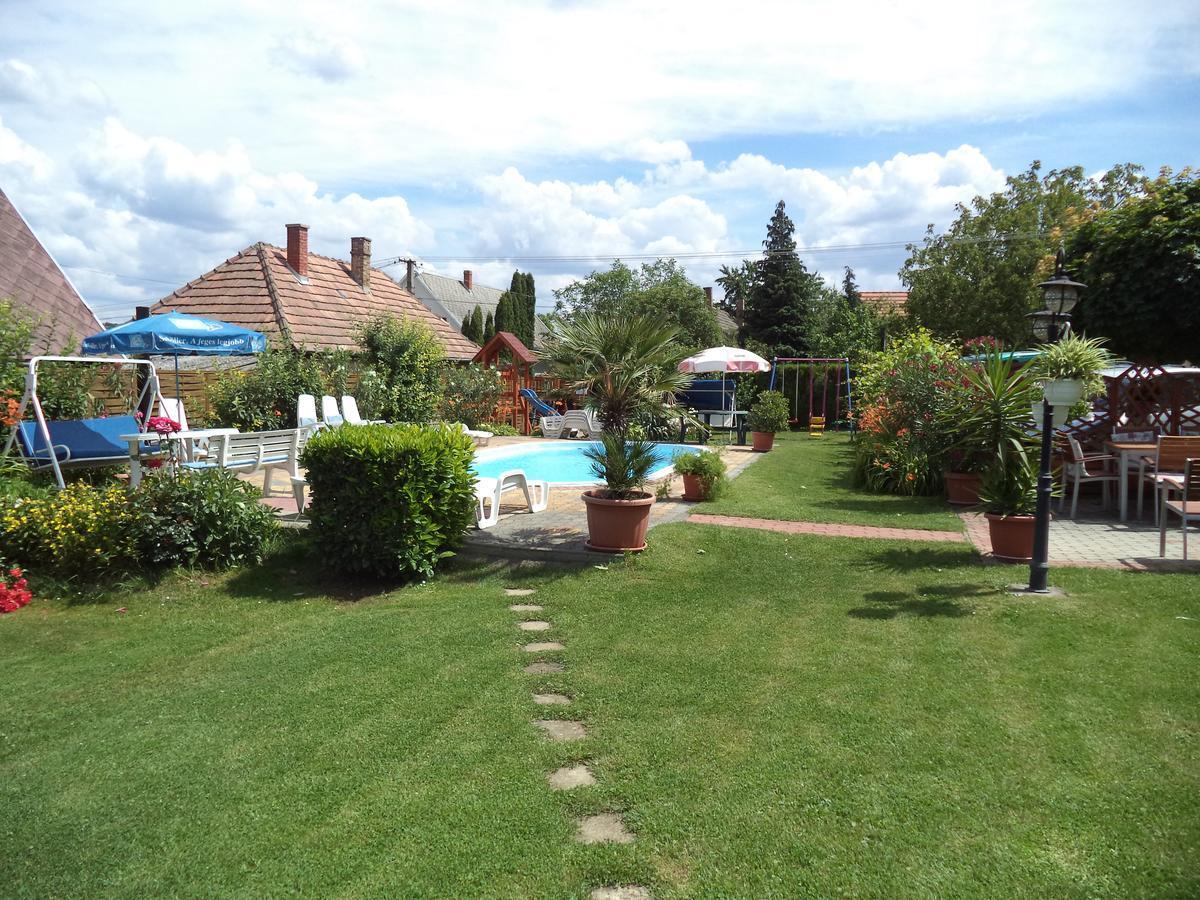 Holp Panzio Hotel Balatonfoldvar Exterior photo
