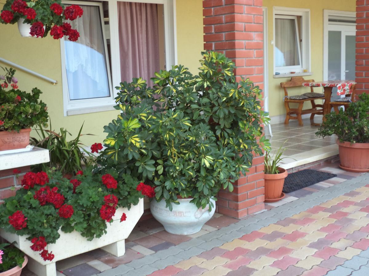 Holp Panzio Hotel Balatonfoldvar Exterior photo