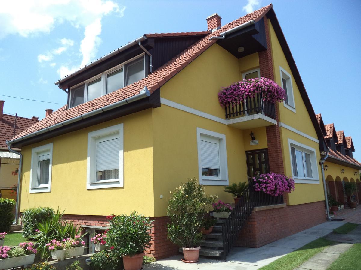 Holp Panzio Hotel Balatonfoldvar Exterior photo