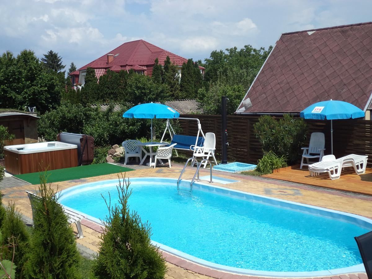 Holp Panzio Hotel Balatonfoldvar Exterior photo