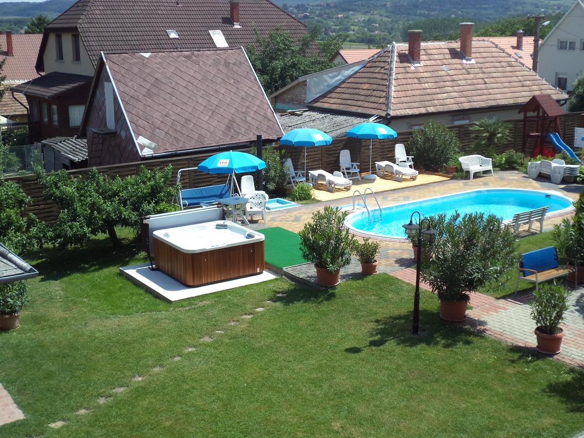 Holp Panzio Hotel Balatonfoldvar Exterior photo